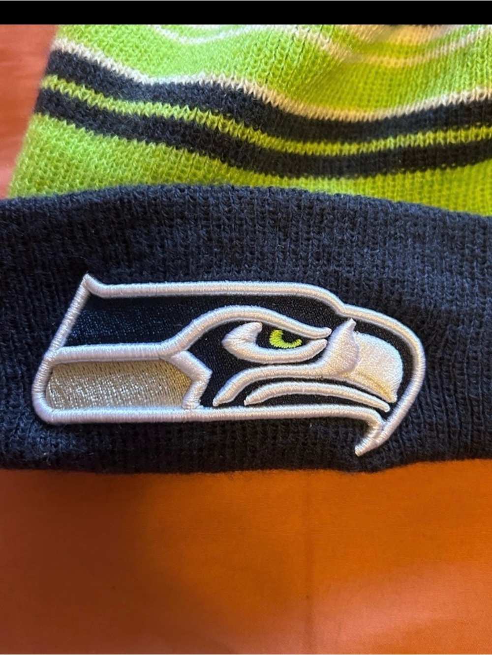 Seahawks women’s vest, men’s pullover, beanie & 2 Sbux ornaments - Picture 14 of 16